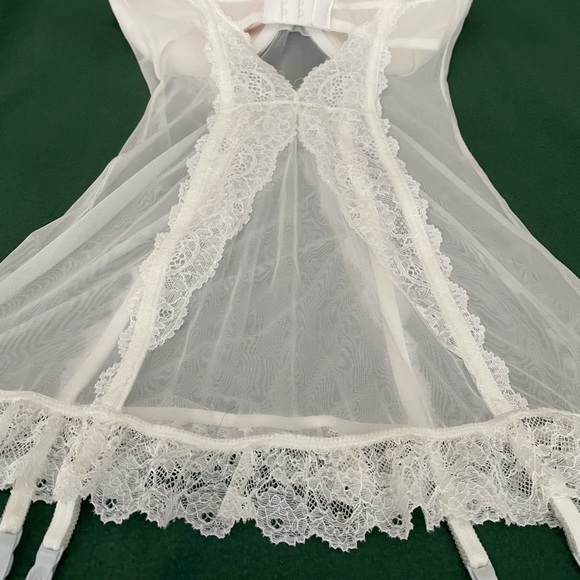 Victoria’s Secret Corset - Picture 9 of 13